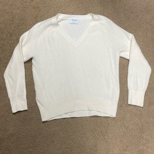 Old Navy women vneck sweater. Small